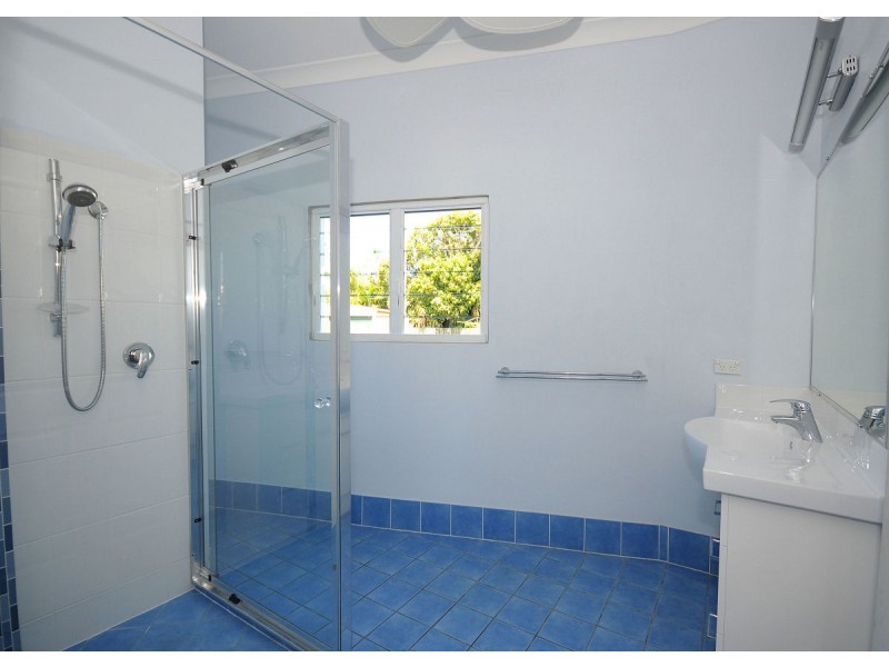 AUCTION 57 Ocean  Street, Torquay QLD 4655