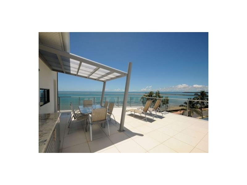 17/558 Esplanade, Urangan QLD 4655