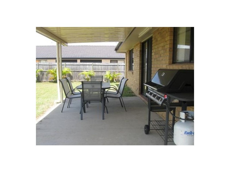 11 Gunsynd Way, Point Vernon QLD 4655