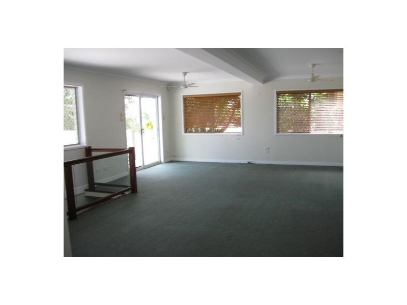 238 Esplanade, Pialba QLD 4655