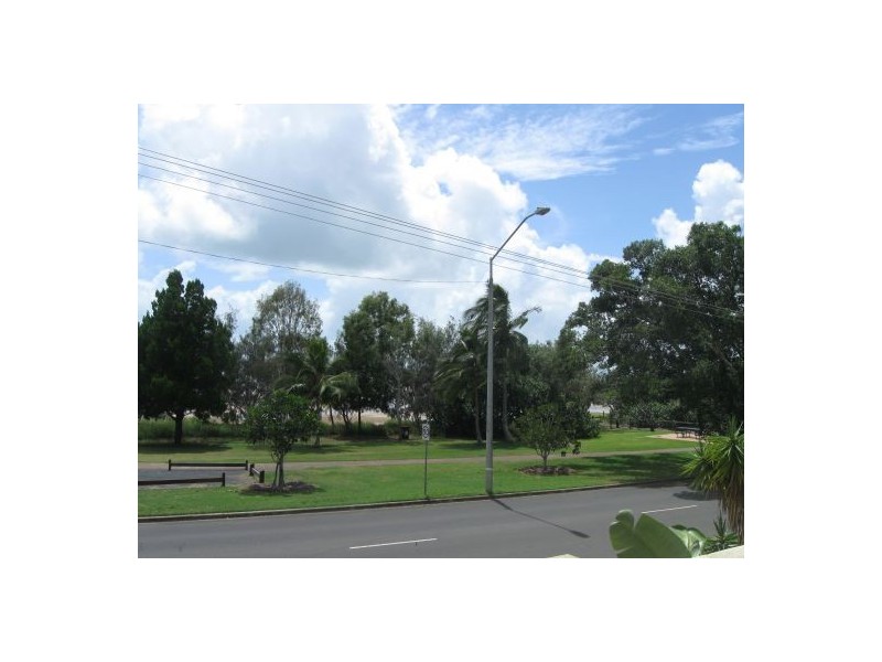 238 Esplanade, Pialba QLD 4655