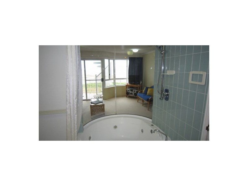168 Buccaneer  Street, Urangan QLD 4655