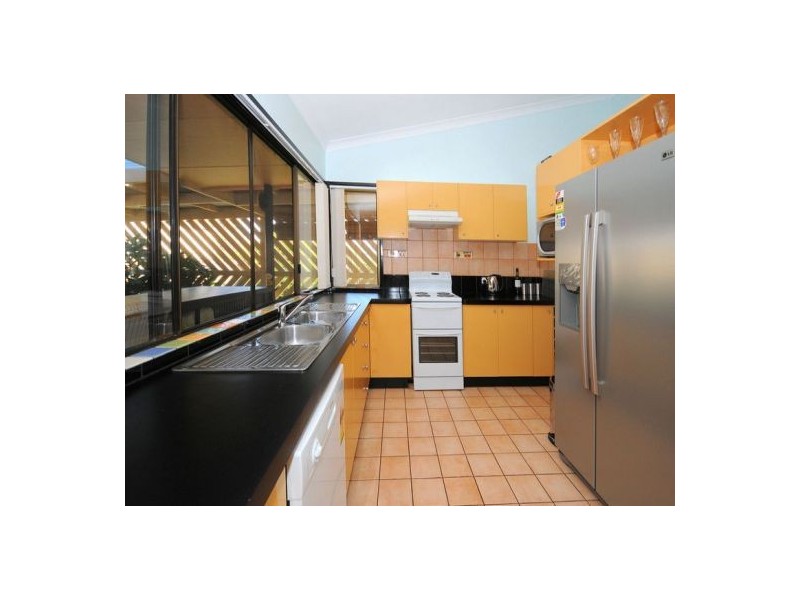 41 Hansen Street, Urangan QLD 4655