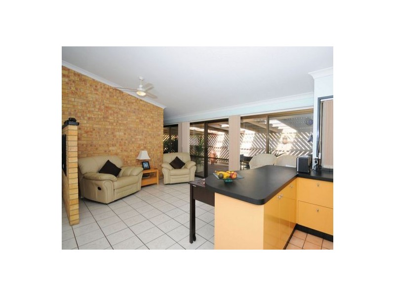 41 Hansen Street, Urangan QLD 4655