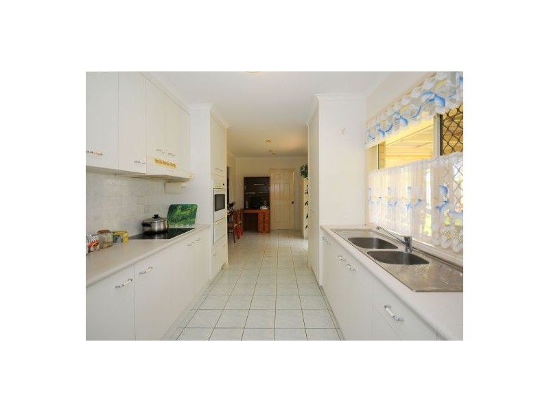 6 Satinay Street, Urangan QLD 4655