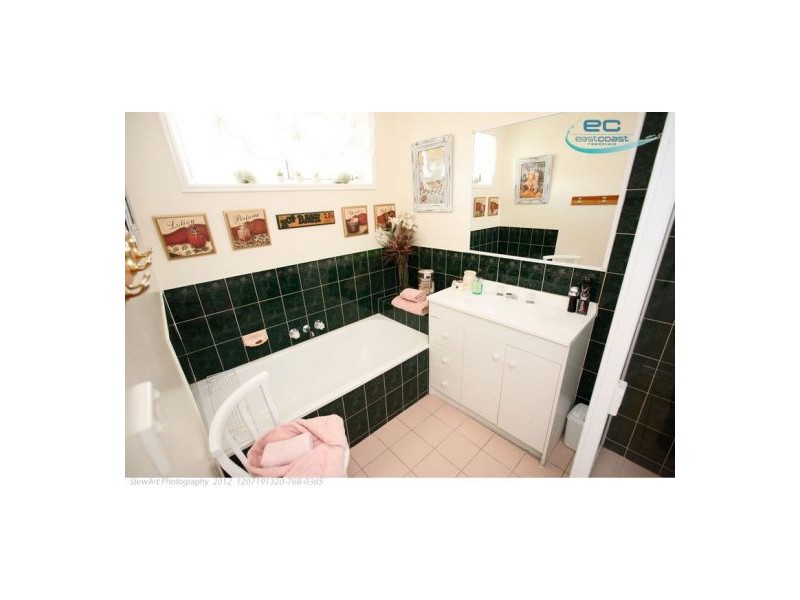 17 Cathy Place, Torquay QLD 4655