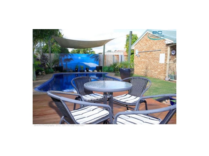 17 Cathy Place, Torquay QLD 4655