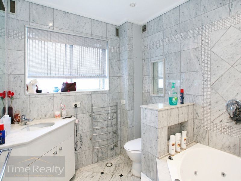 8/13 Bortfield Drv, Chiswick NSW 2046