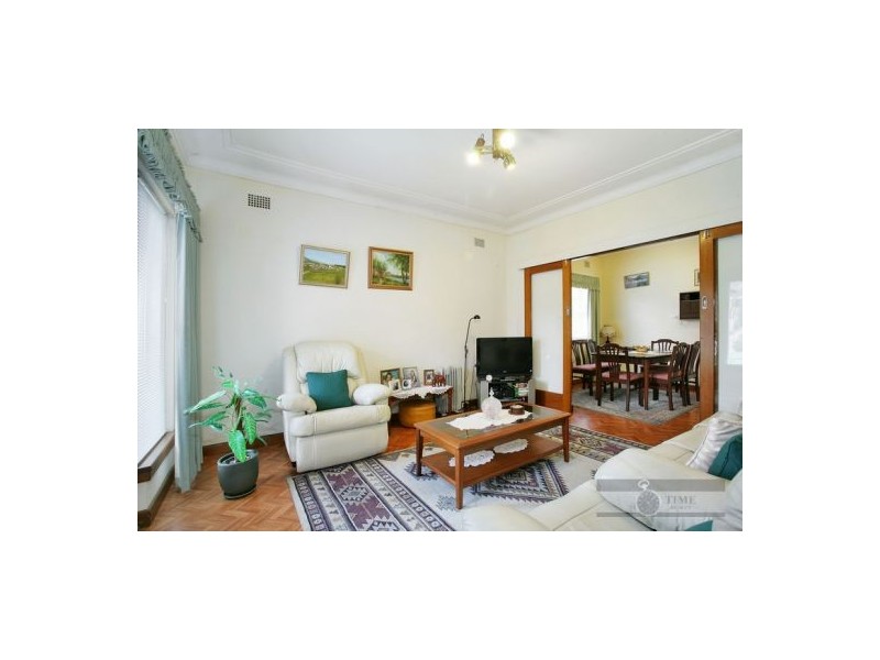 12 Gloucester St, Burwood NSW 2134