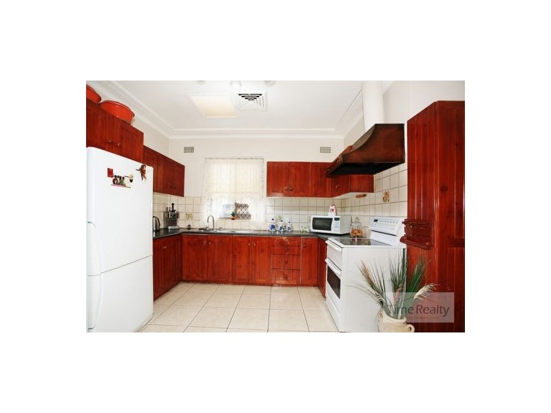4 Meadow St, Concord NSW 2137