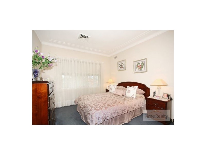 4  Meadow St, Concord NSW 2137