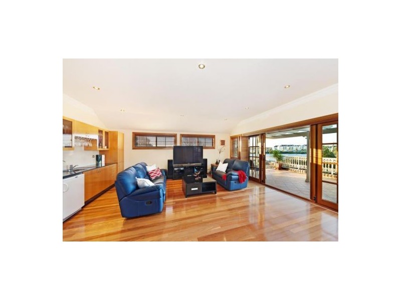 18 Sanders Pde, Concord NSW 2137