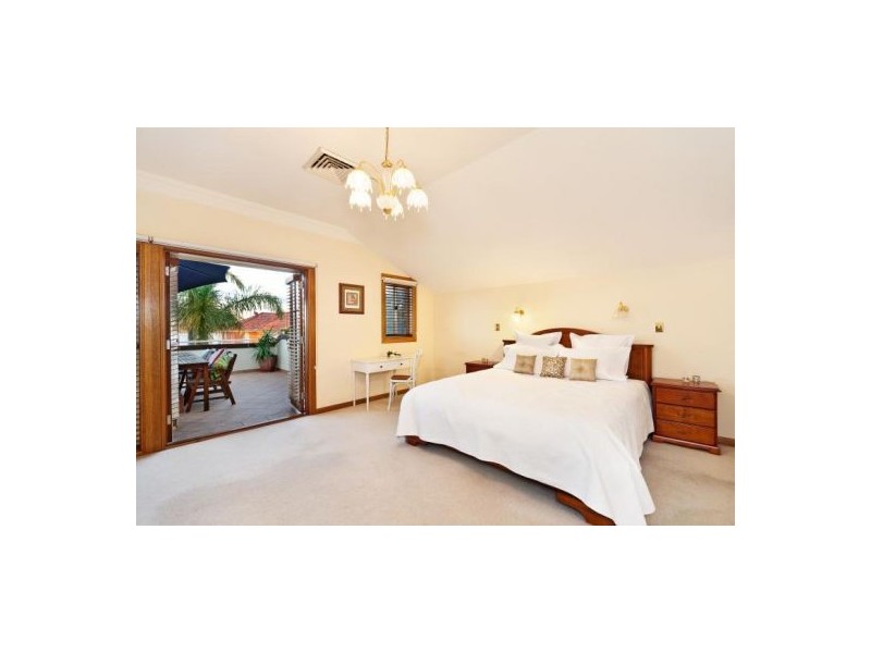 18 Sanders Pde, Concord NSW 2137