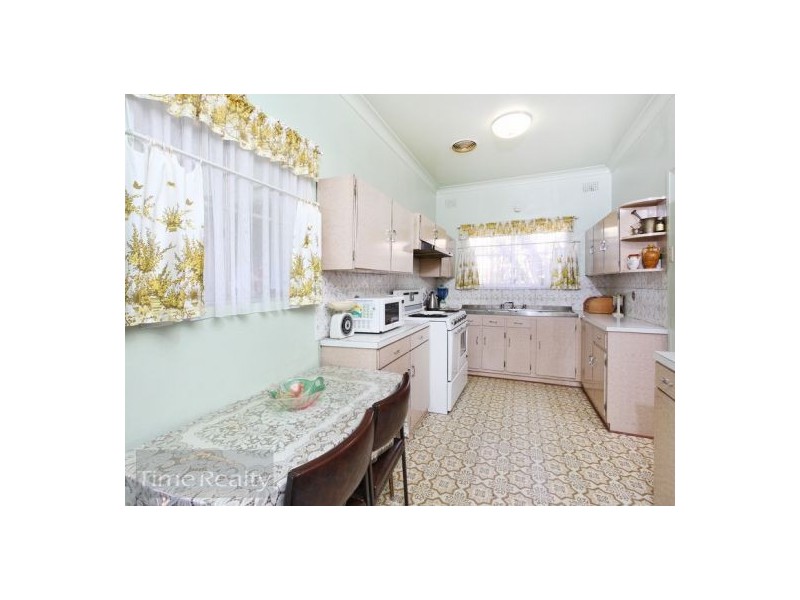 1 Boronia Ave, Russell Lea NSW 2046