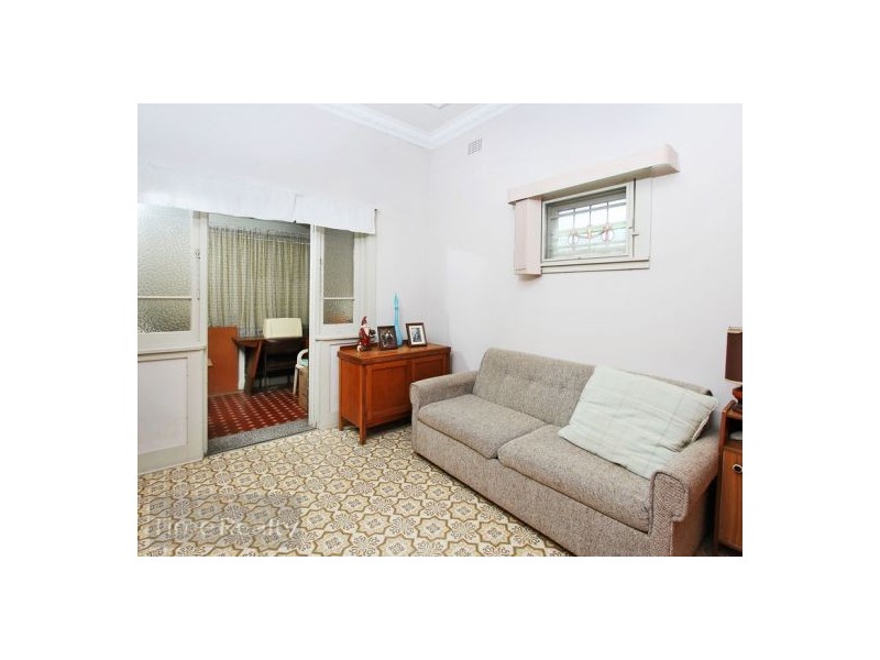 1 Boronia Ave, Russell Lea NSW 2046