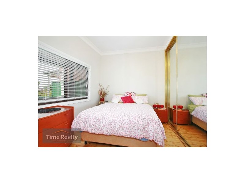 8 Eddystone Rd, Bexley NSW 2207