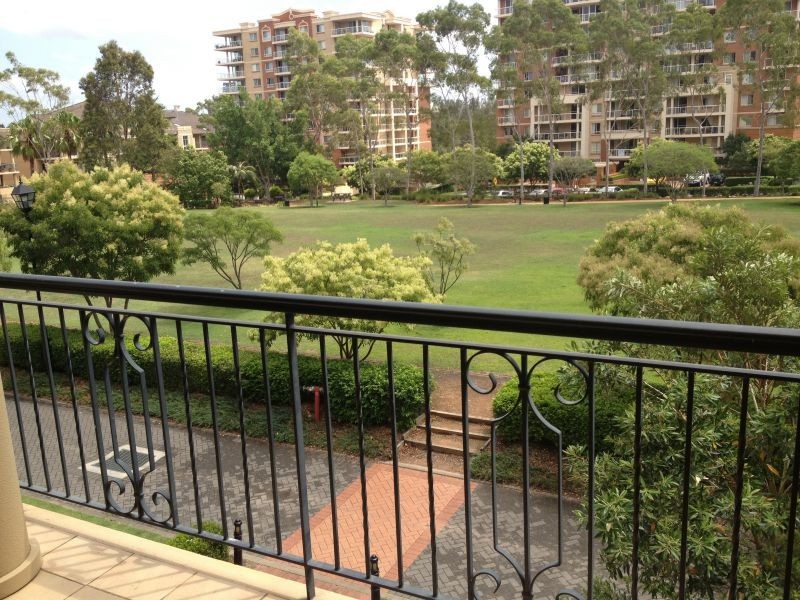 11/2 Bradley Place, Liberty Grove NSW 2138