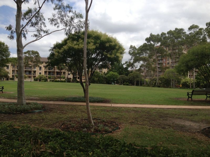 11/2 Bradley Place, Liberty Grove NSW 2138