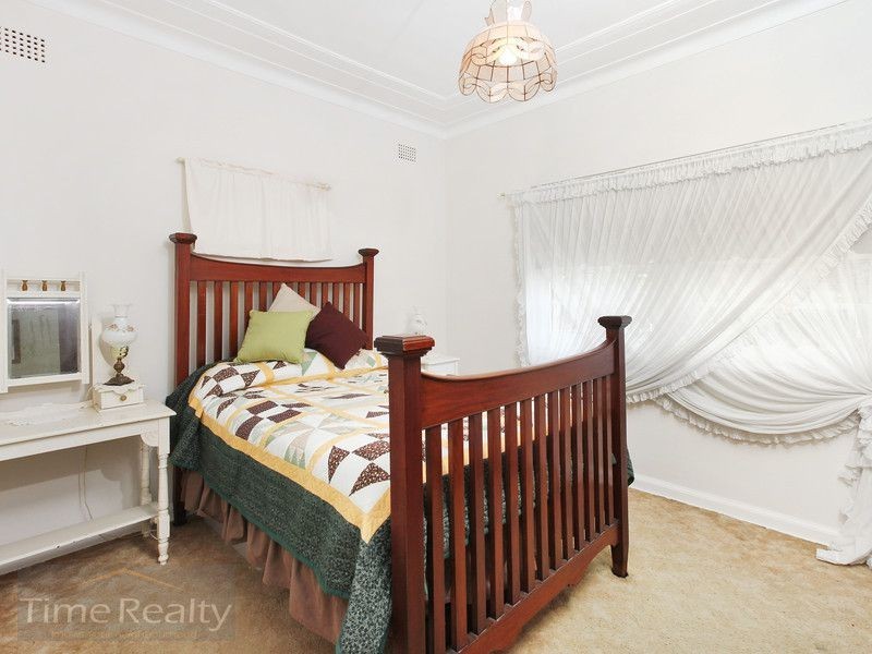 7 Gartfern Ave, Wareemba NSW 2046