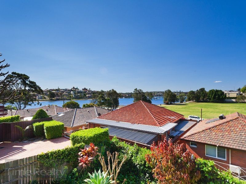 10 Bay Rd, Russell Lea NSW 2046