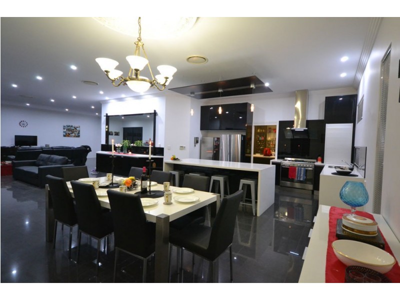 1 Rosewall Court, Mount Kynoch QLD 4350