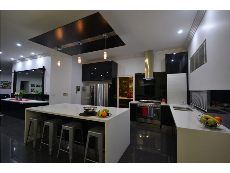 1 Rosewall Court, Mount Kynoch QLD 4350