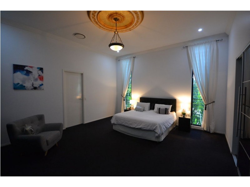 1 Rosewall Court, Mount Kynoch QLD 4350