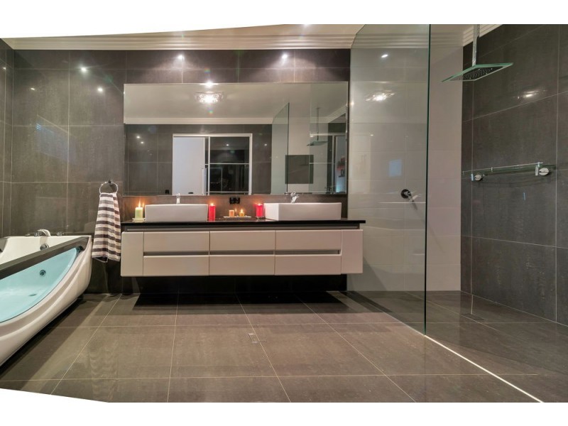 1 Rosewall Court, Mount Kynoch QLD 4350