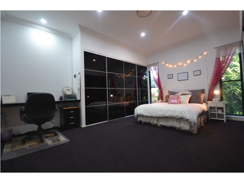 1 Rosewall Court, Mount Kynoch QLD 4350