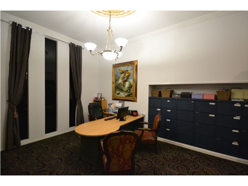 1 Rosewall Court, Mount Kynoch QLD 4350