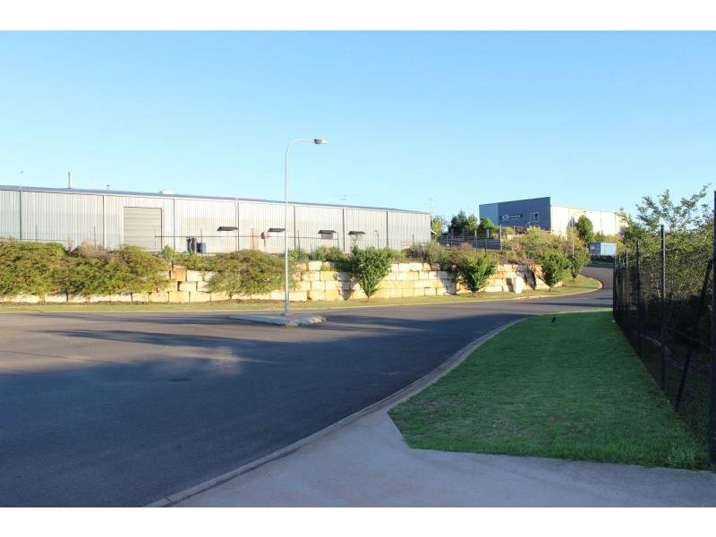 Unit 4/14 Civil Court, Harlaxton QLD 4350