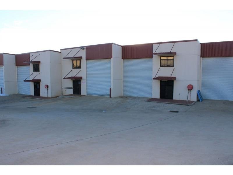 Unit 4/14 Civil Court, Harlaxton QLD 4350