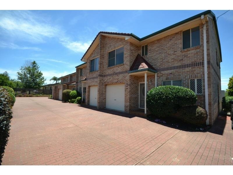 Unit 3/351 West Street, Harristown QLD 4350