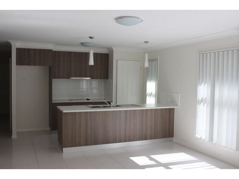 2/8 McDowall Street, Newtown QLD 4350