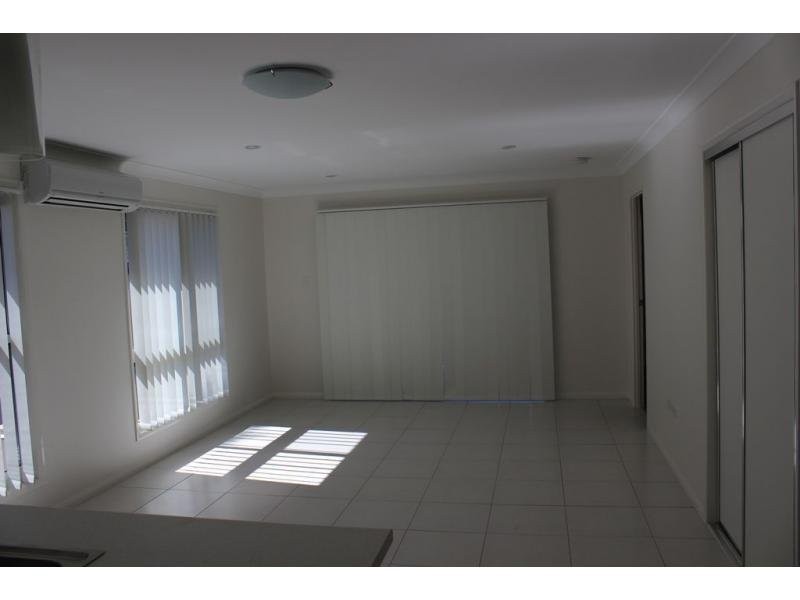 2/8 McDowall Street, Newtown QLD 4350