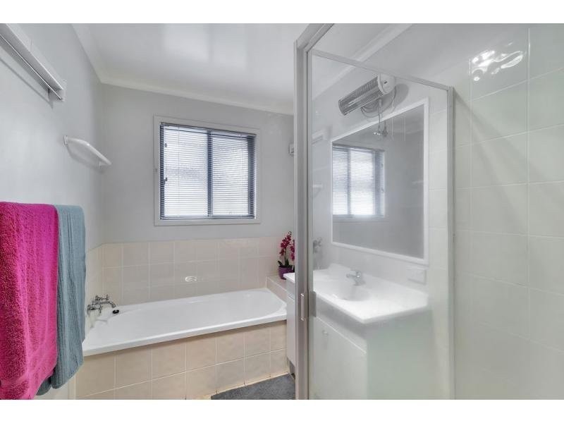 2 Hillcrest Court, Kearneys Spring QLD 4350