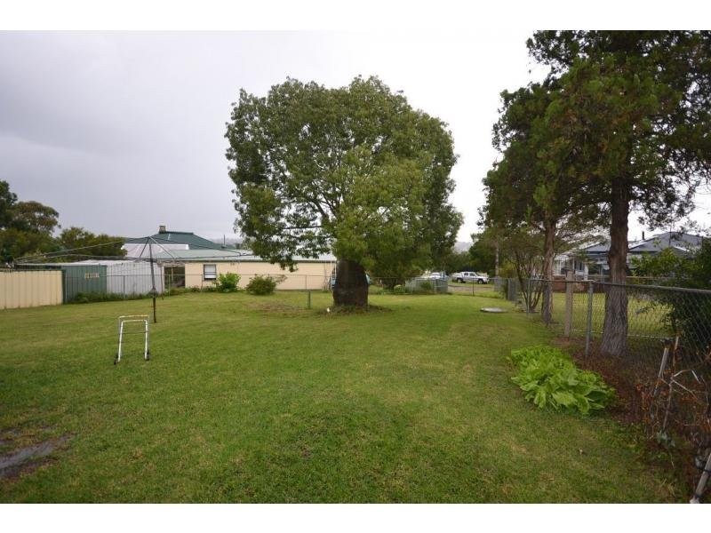 6 Hillside Street, Newtown QLD 4350