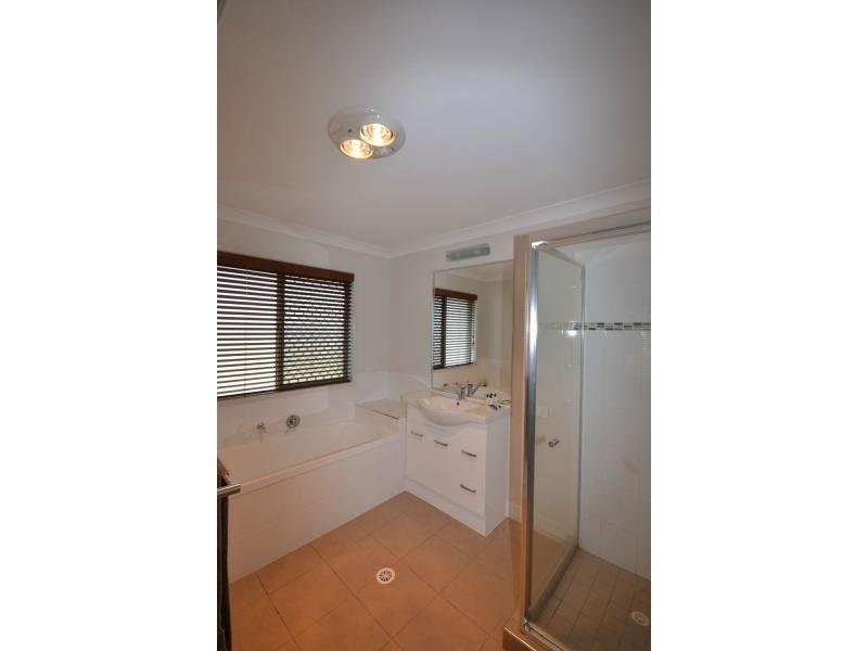 16 Phipps Drive, Meringandan West QLD 4352