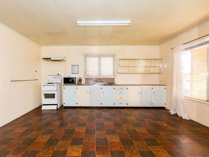 13 Nicholson Street, Dalby QLD 4405