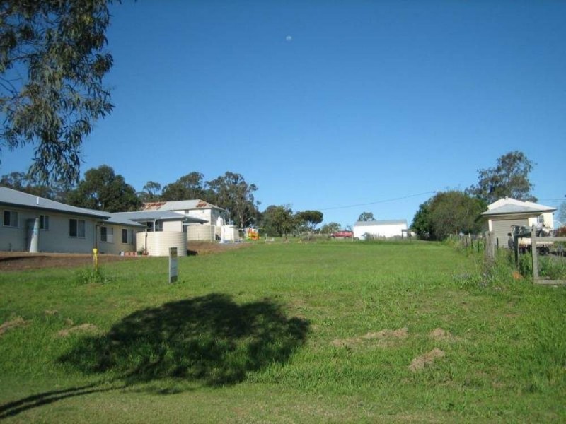 104 Mocatta Street, Goombungee QLD 4354