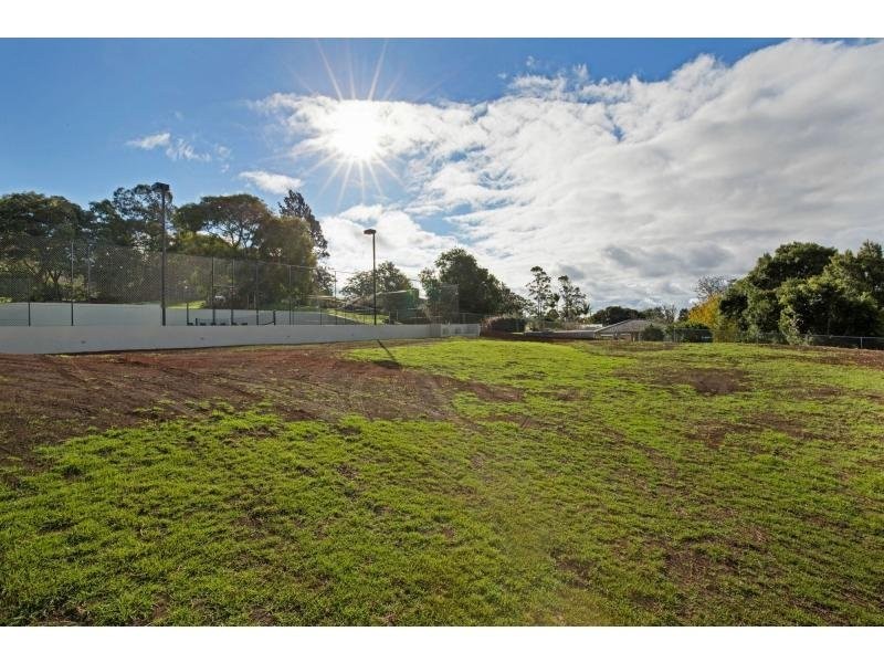 23B Windemere Terrace, Mount Lofty QLD 4350