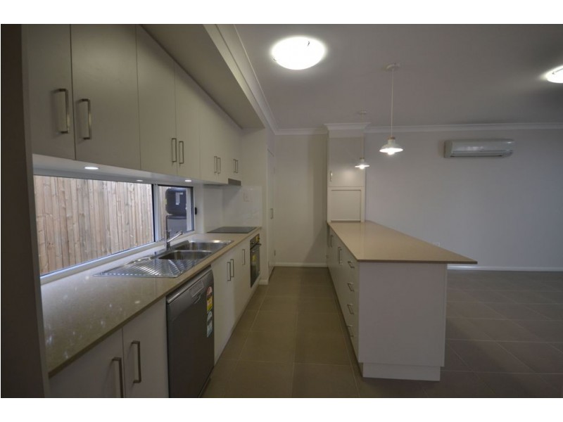 3/421 Tor Street, Newtown QLD 4350