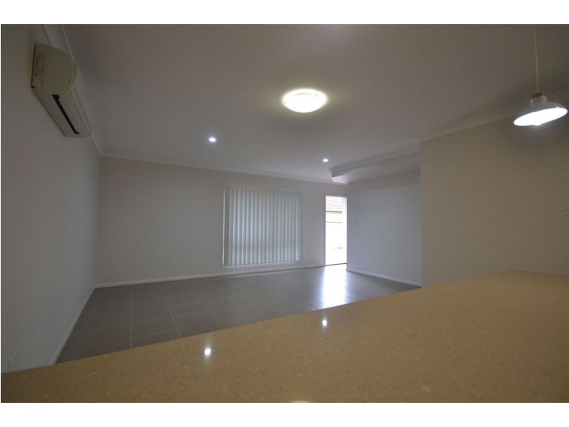 3/421 Tor Street, Newtown QLD 4350