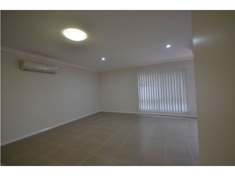 3/421 Tor Street, Newtown QLD 4350