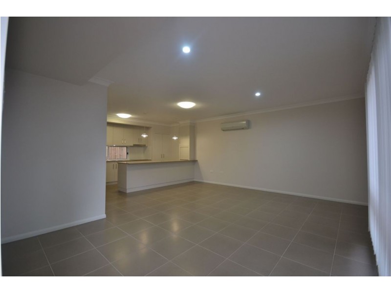 3/421 Tor Street, Newtown QLD 4350