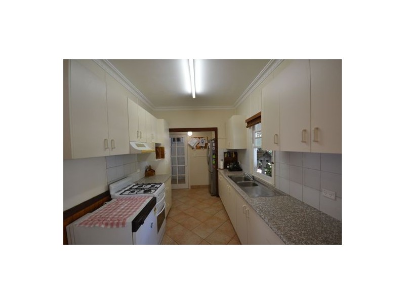 78 North Street, Mount Lofty QLD 4350