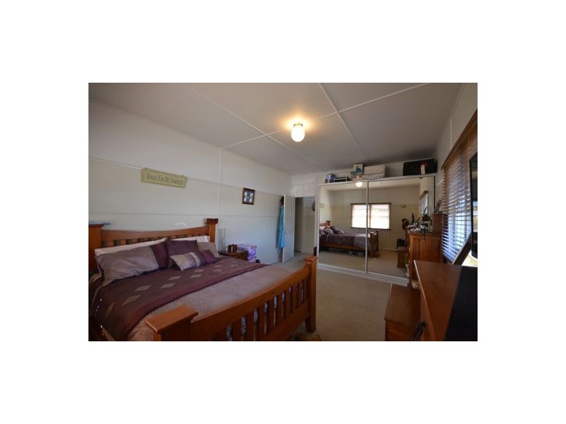78 North Street, Mount Lofty QLD 4350