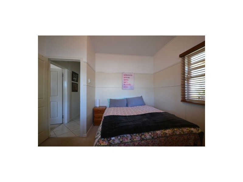 78 North Street, Mount Lofty QLD 4350