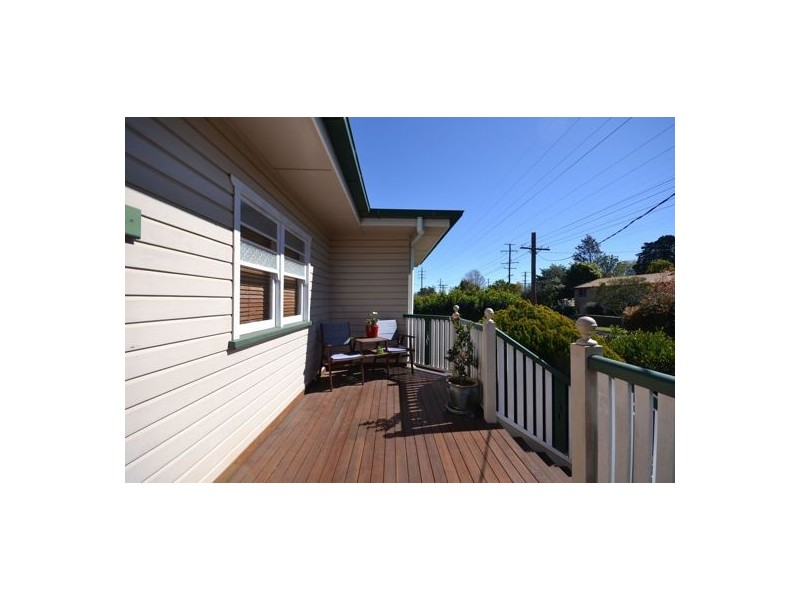 78 North Street, Mount Lofty QLD 4350