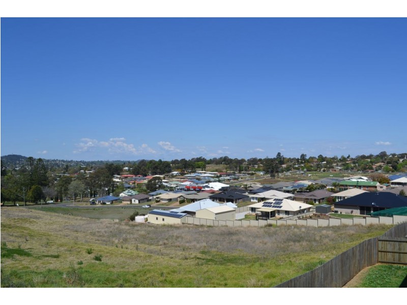 19 Alpine Court, Cranley QLD 4350